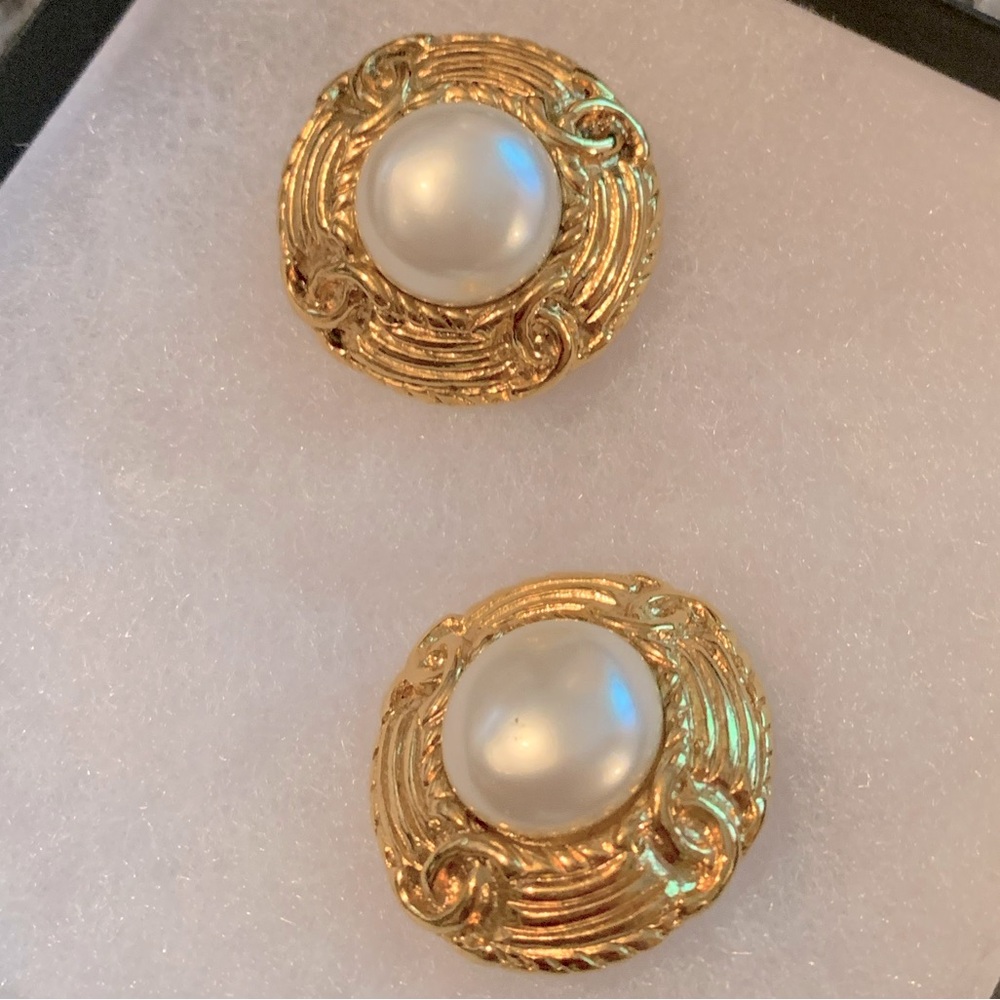 CHANEL vintage CC Pearl Clip-On Earrings